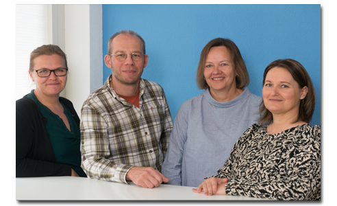 Praxis Team: Dr. med. Karsten Schönebeck, Facharzt für Kinder- und Jugendpsychiatrie und Psychotherapie, Doreen Karsten, B.A. Sozialpädagogik & Management, Systemische Beraterin mit dem Schwerpunkt
Kinder- und Jugendlichentherapie, Anke Hafemann, Diplom-Pädagogin und Stefanie Kloth, Arzthelferin